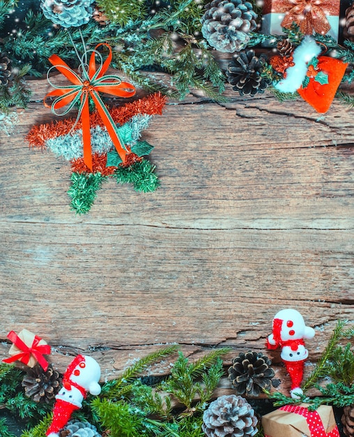 Buon Natale e felice anno nuovo sfondo, stagione invernale con neve e decorazioni