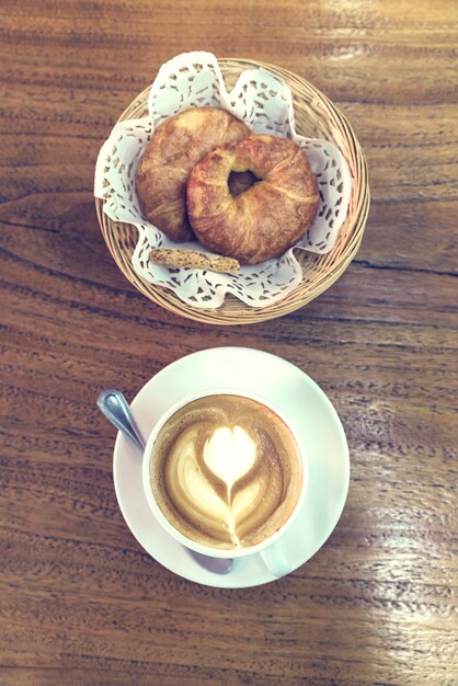 Buona colazione, caffè e croissant?