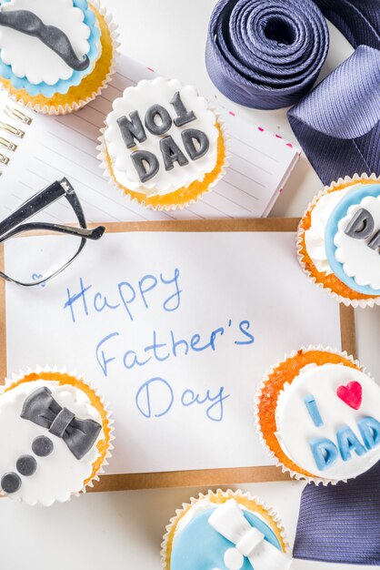 Buona festa del papà con cupcakes e regali