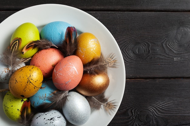 Buona Pasqua! Uova di Pasqua su legno