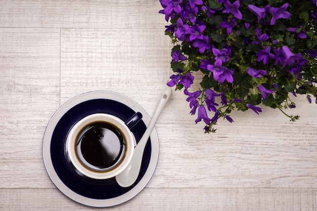 Buongiorno Caffè con fiori primaverili