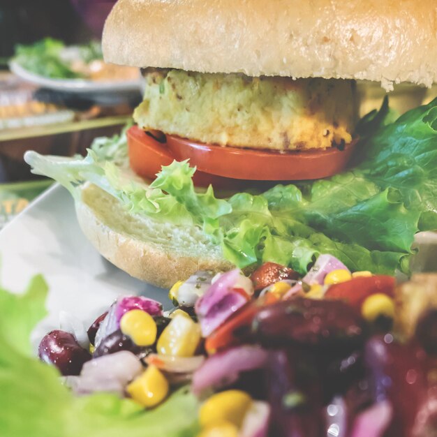 Burger vegano con verdure