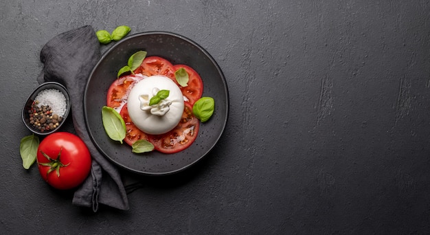 Burrata pomodorini e basilico