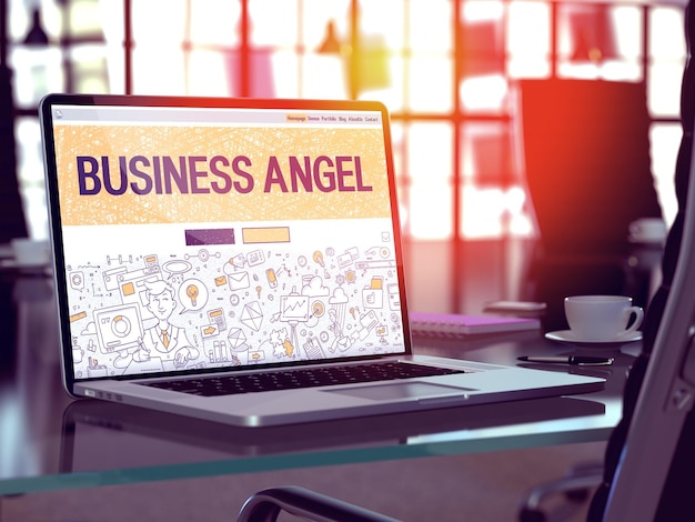 Business Angel Concept Pagina di destinazione del primo piano sullo schermo del laptop in stile Doodle Design sullo sfondo di un comodo posto di lavoro in un ufficio moderno Immagine dai toni sfocati Rendering 3D