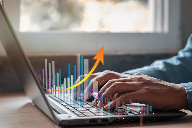 Business Finance Technology e investimento trader trader investitore Stock Market Investment Funds and Digital Assets uomo d'affari che analizza i dati finanziari del grafico di trading forex