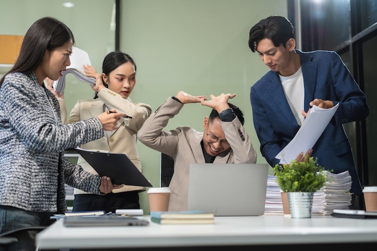 Photo business team are under stress for poor work the team failure is not satisfied with the report