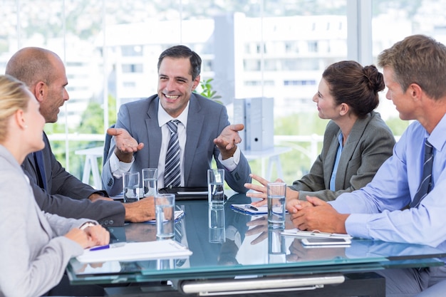 Business team durante la riunione