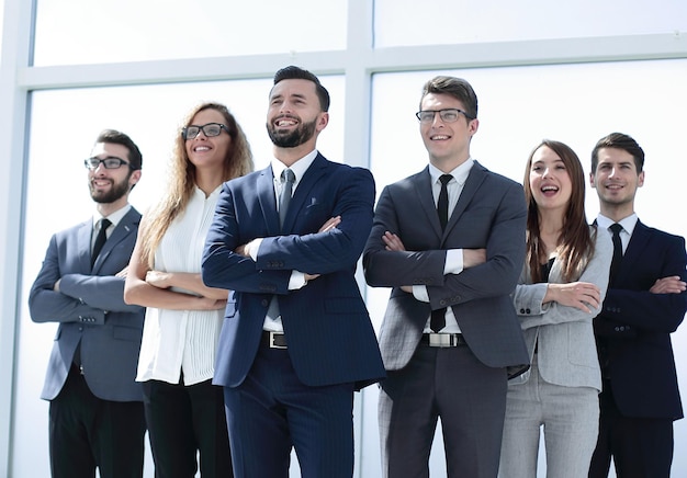 Business team in piedi nel nuovo officephoto con spazio di copia