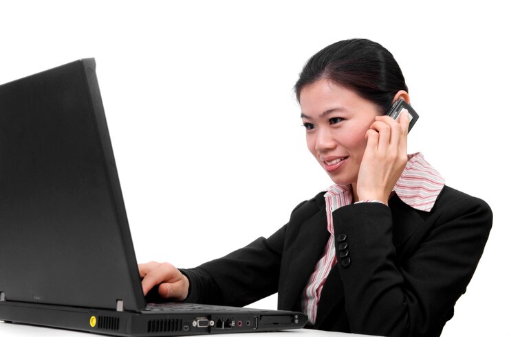 Photo businesswoman talking on phone wile using laptop against white background