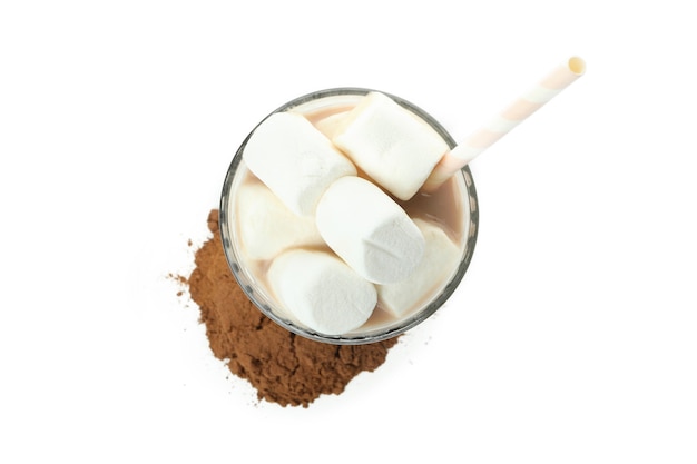 Cacao con marshmallow in vetro isolato su sfondo bianco