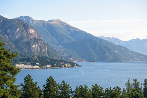 Cadenabbia e Tremezzo città da lontano vista