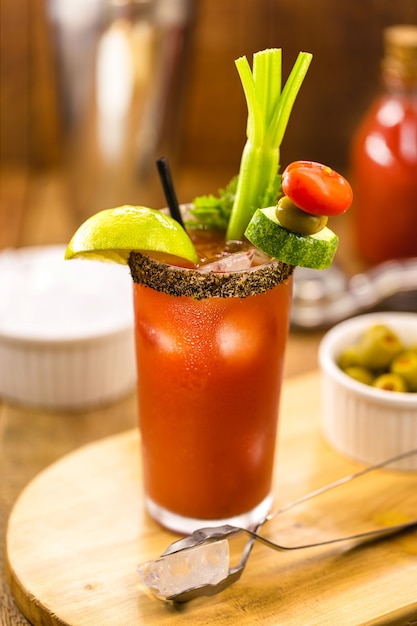 Caesar drink, cocktail nazionale canadese, bevanda fatta per celebrare il giorno della vittoria