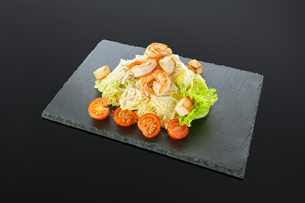 Caesar salad con gamberetti