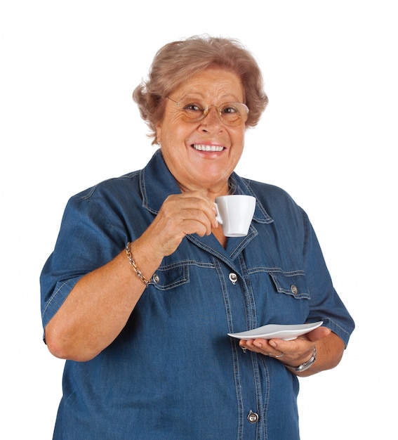 Caffè bevente della donna anziana felice