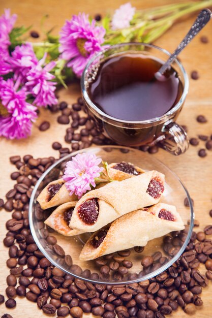 Caffè caldo con fiori