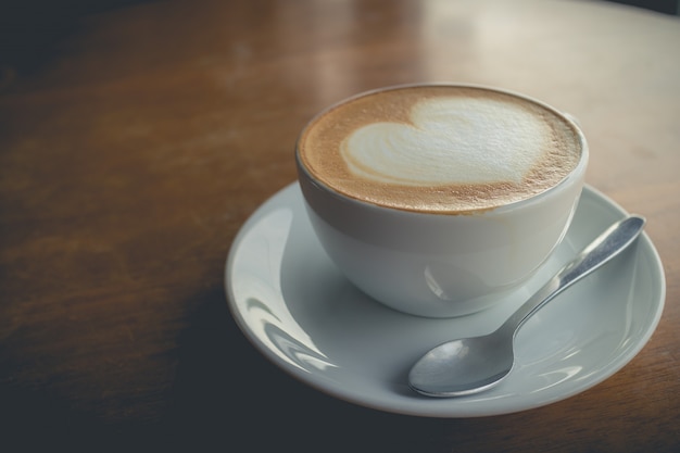 Caffè caldo con latte schiumato