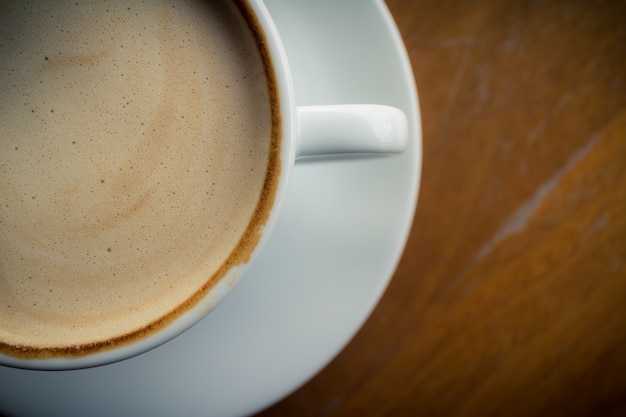 Caffè caldo con schiuma di latte