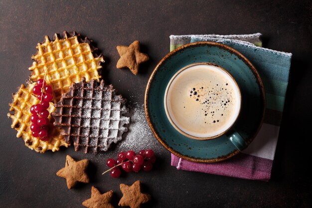 Caffè con cialde e dolci