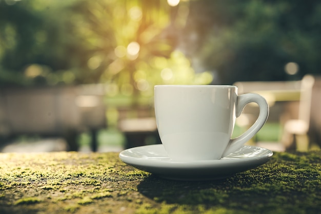 caffè del mattino con la luce del sole.