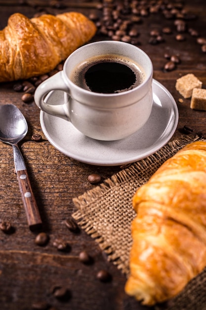 Caffè e cornetto f