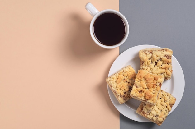 Caffè e cottura al forno con marmellata