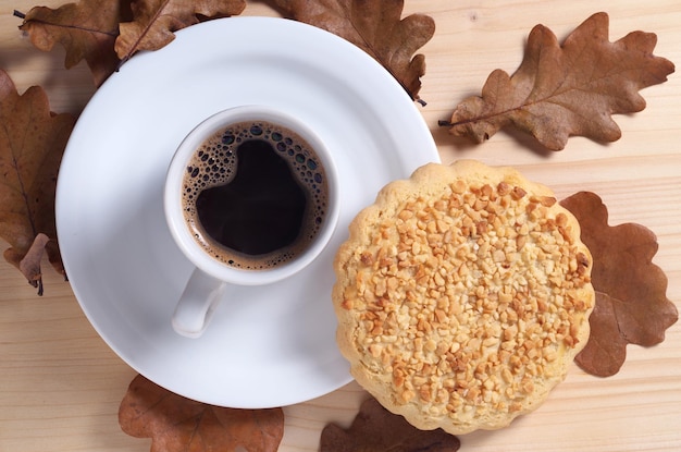 Caffè e pan di zenzero con noci