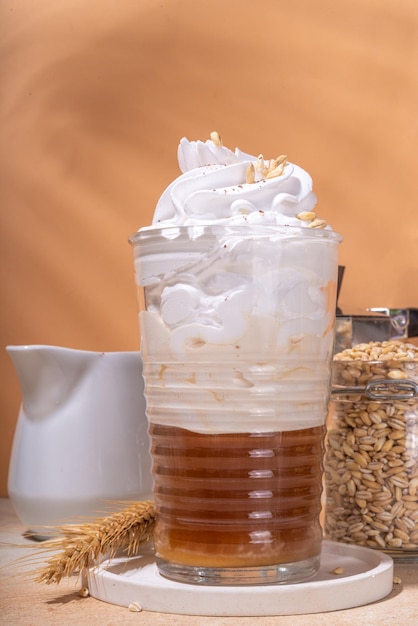 Caffè frappe all'orzo d'orzo