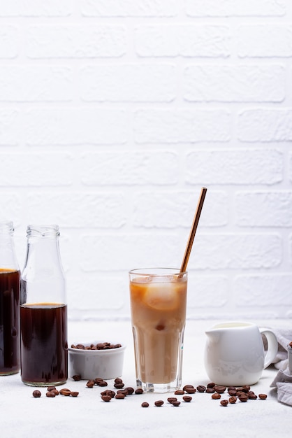 Caffè freddo con ghiaccio e latte