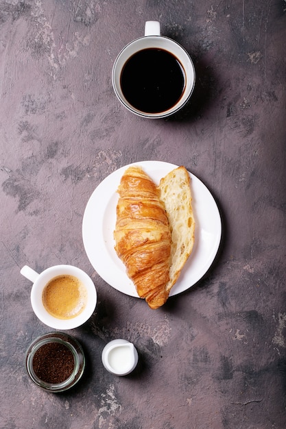 Caffè fresco con cornetto