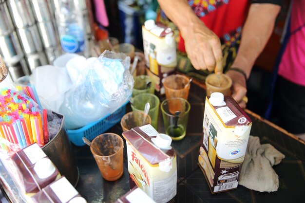 Caffè ghiacciato della bevanda locale tailandese?