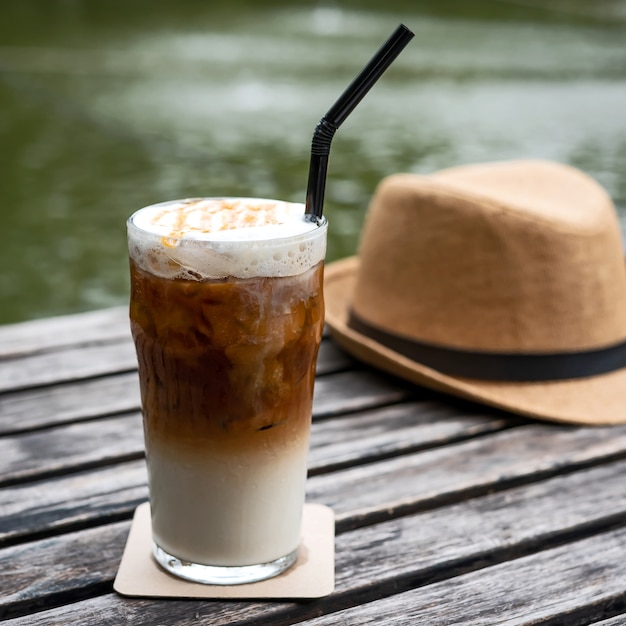 Caffè macchiato al caramello.