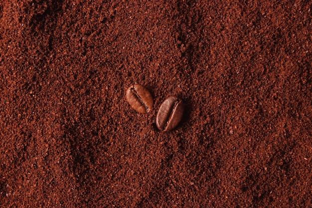 Caffè macinato da vicino sul tavolo