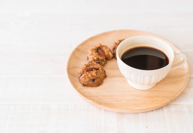 caffè nero con biscotti