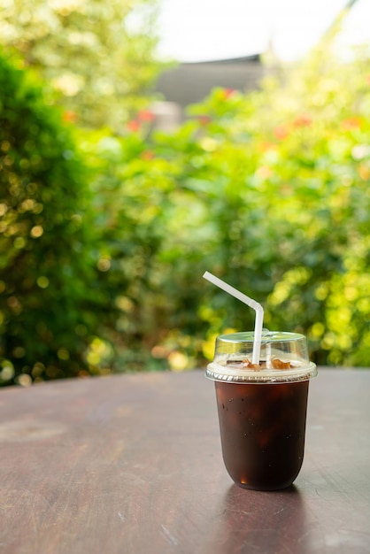 caffè nero freddo o caffè americano in bicchiere da asporto