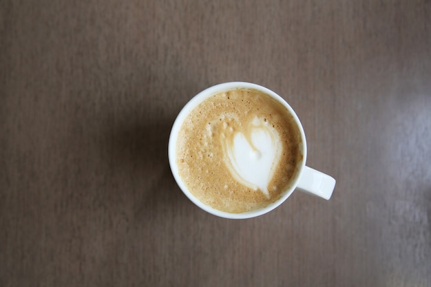 Caffè su fondo di legno