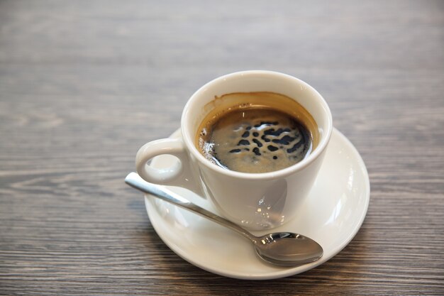 Caffè su fondo di legno