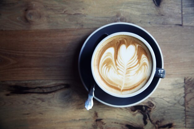 Caffè su fondo di legno