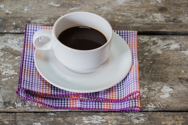 Caffè su un tavolo di legno