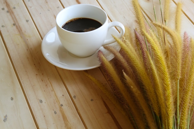 caffè sul tavolo di legno