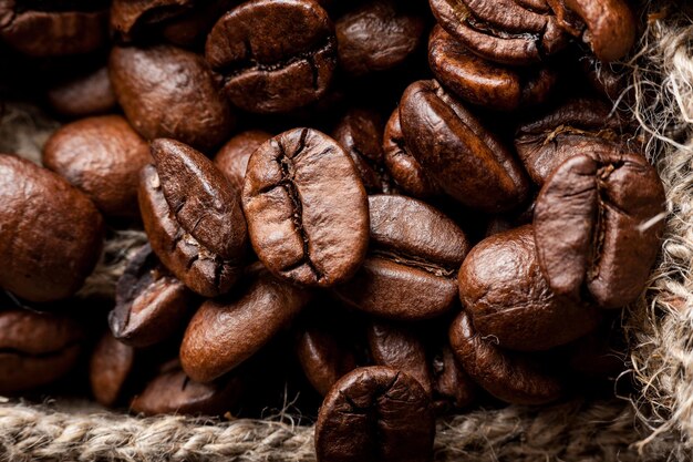 caffè sul tavolo di legno