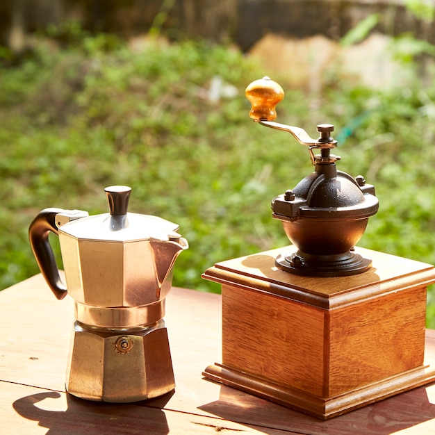 Caffè tradizionale sul tavolo di legno