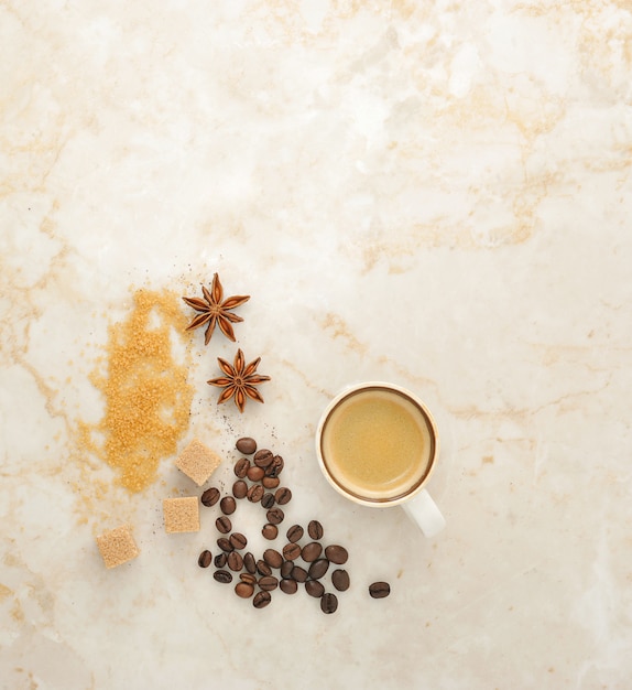 Caffè, zucchero di canna, anice speziato su marmo.