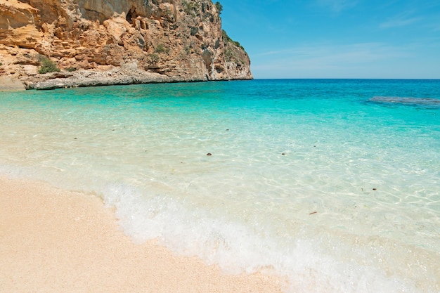 Cala Biriola in una giornata di sole Sardegna