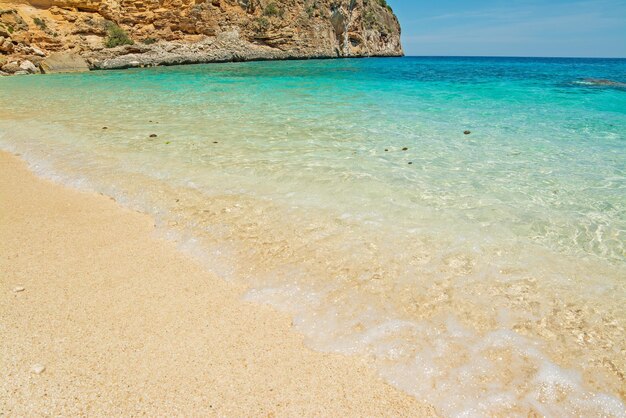 Cala Biriola in una giornata limpida Sardegna