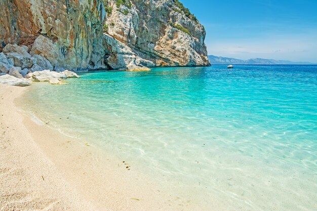 Cala Mariolu in una giornata limpida Sardegna