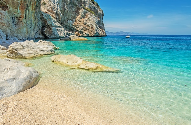 Cala Mariolu in una giornata limpida Sardegna