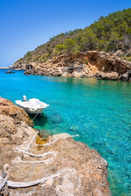 Cala Xuclar di Ibiza a Sant Joan Balearics