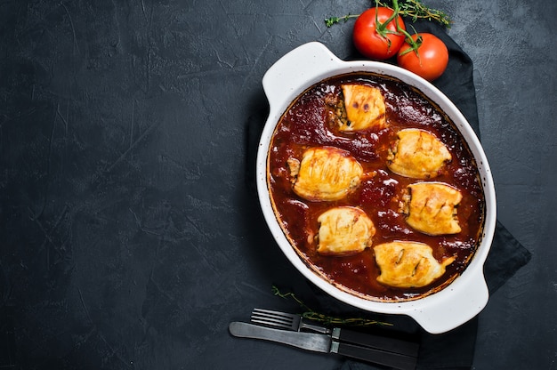 Calamaro al forno ripieno in salsa di pomodoro