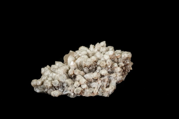 Calcite di quarzo di pietra minerale macro su sfondo nero