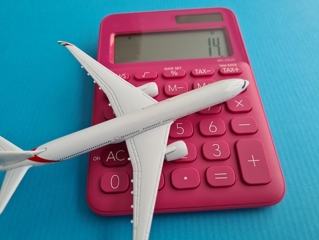 Calcolatore per la vendita di biglietti aerei e aerei Costi o spese per il budget e il viaggio del viaggio aereo